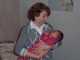 Oma Radüg und ich.JPG